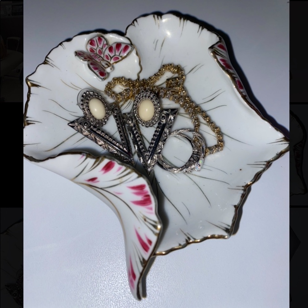 Chubu China Cherry Leaf Jewelry Dish